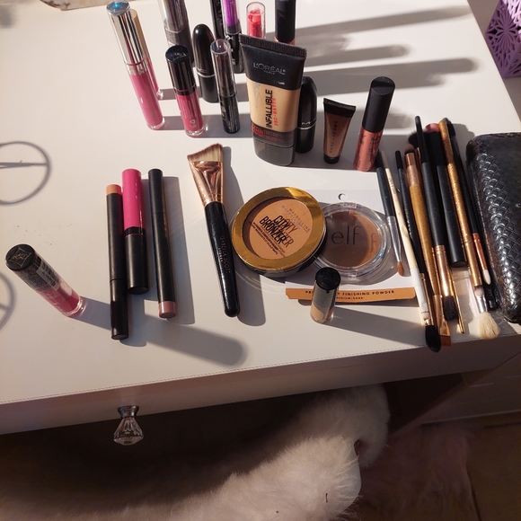 All makeup. Original pallet - Picture 4 of 4